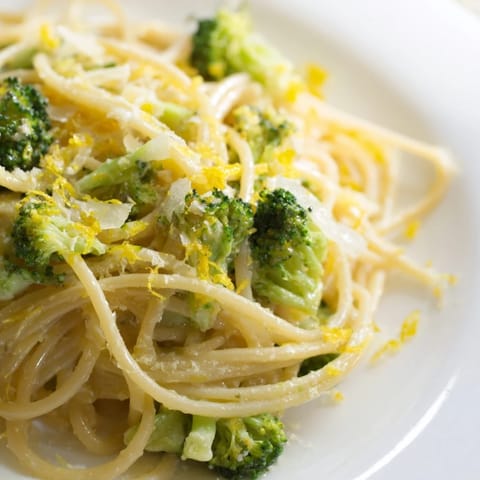 One-Pot Lemon Broccoli Pasta simmered in a single skillet with silky sauce and fragrant garlic, ideal for busy weeknights.